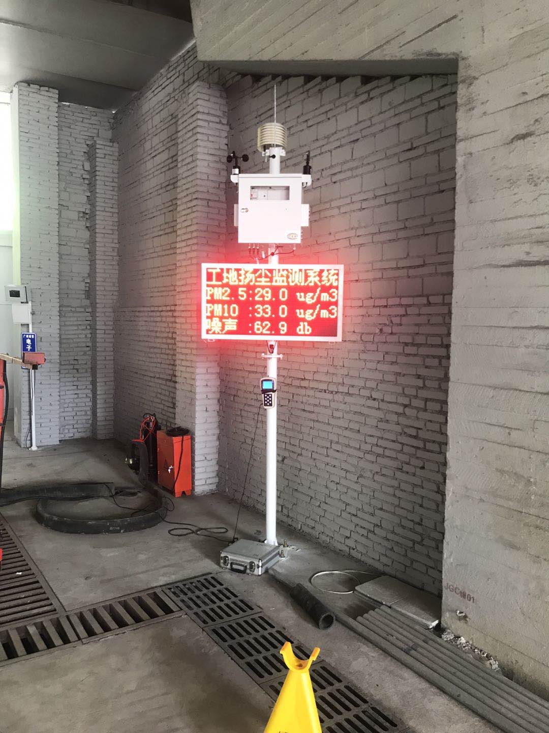 廣州十三號線西場站揚(yáng)塵噪聲監(jiān)測設(shè)備安裝案例